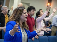 Grupos religiosos demandan a gobierno de Trump por envío de agentes de inmigración a templos