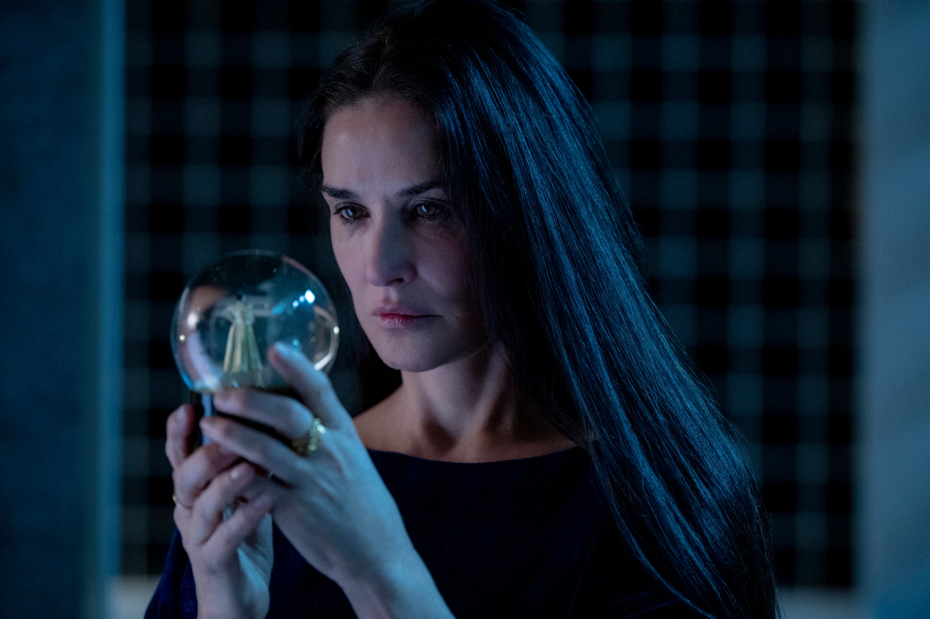 Demi Moore se posiciona como una fuerte candidata al premio a mejor actriz por su interpretación en ‘La sustancia’