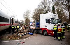 Colisión entre un tren y un tráiler en Alemania deja 12 heridos