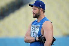 Clayton Kershaw regresa al campamento de los Dodgers, señal de que estará para su 18va temporada