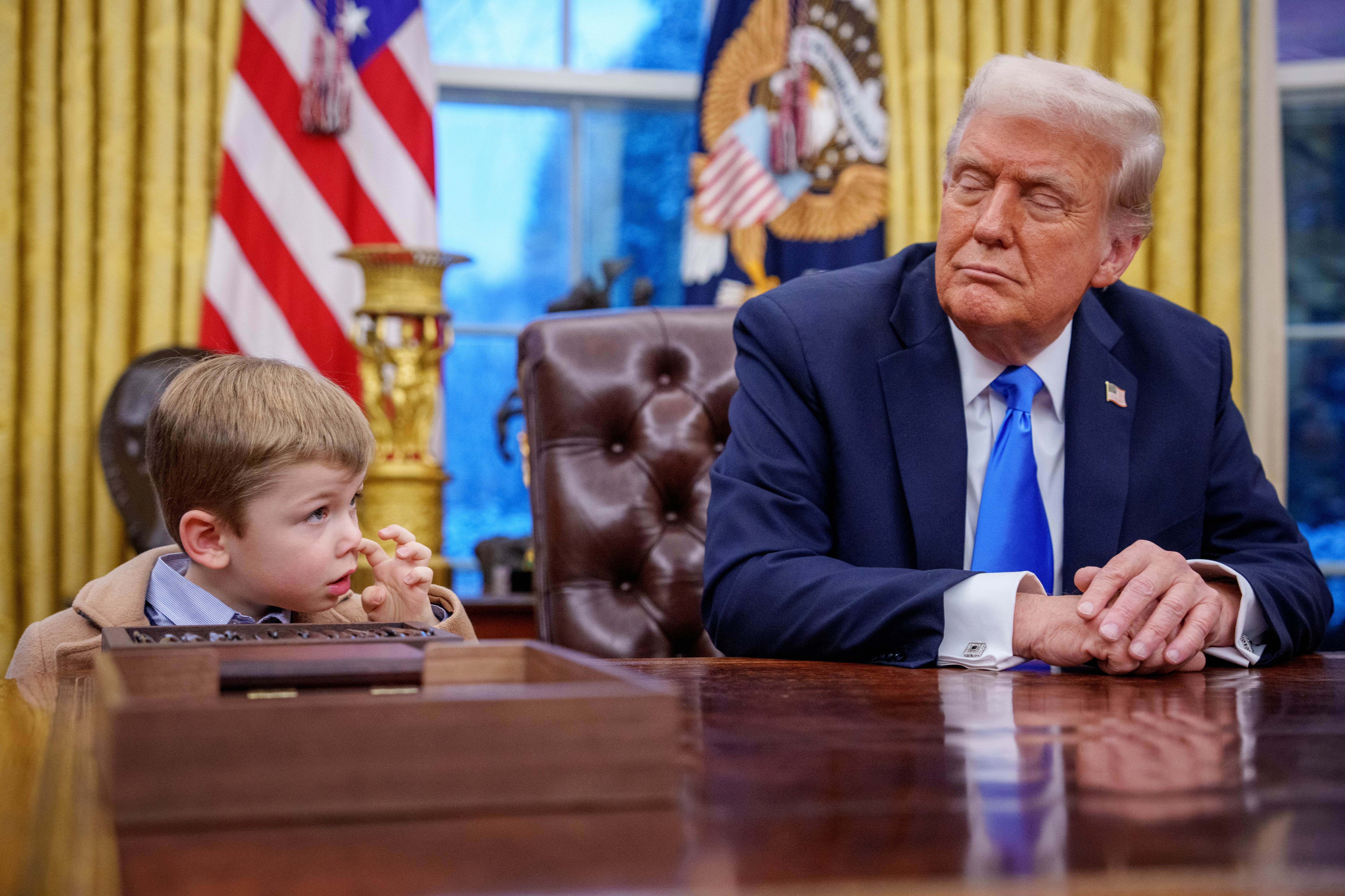 Musk y su hijo posaron junto a Trump durante la firma de un decreto en el Despacho Oval de la Casa Blanca el martes, una medida que reforzó los poderes del Departamento de Eficiencia Gubernamental