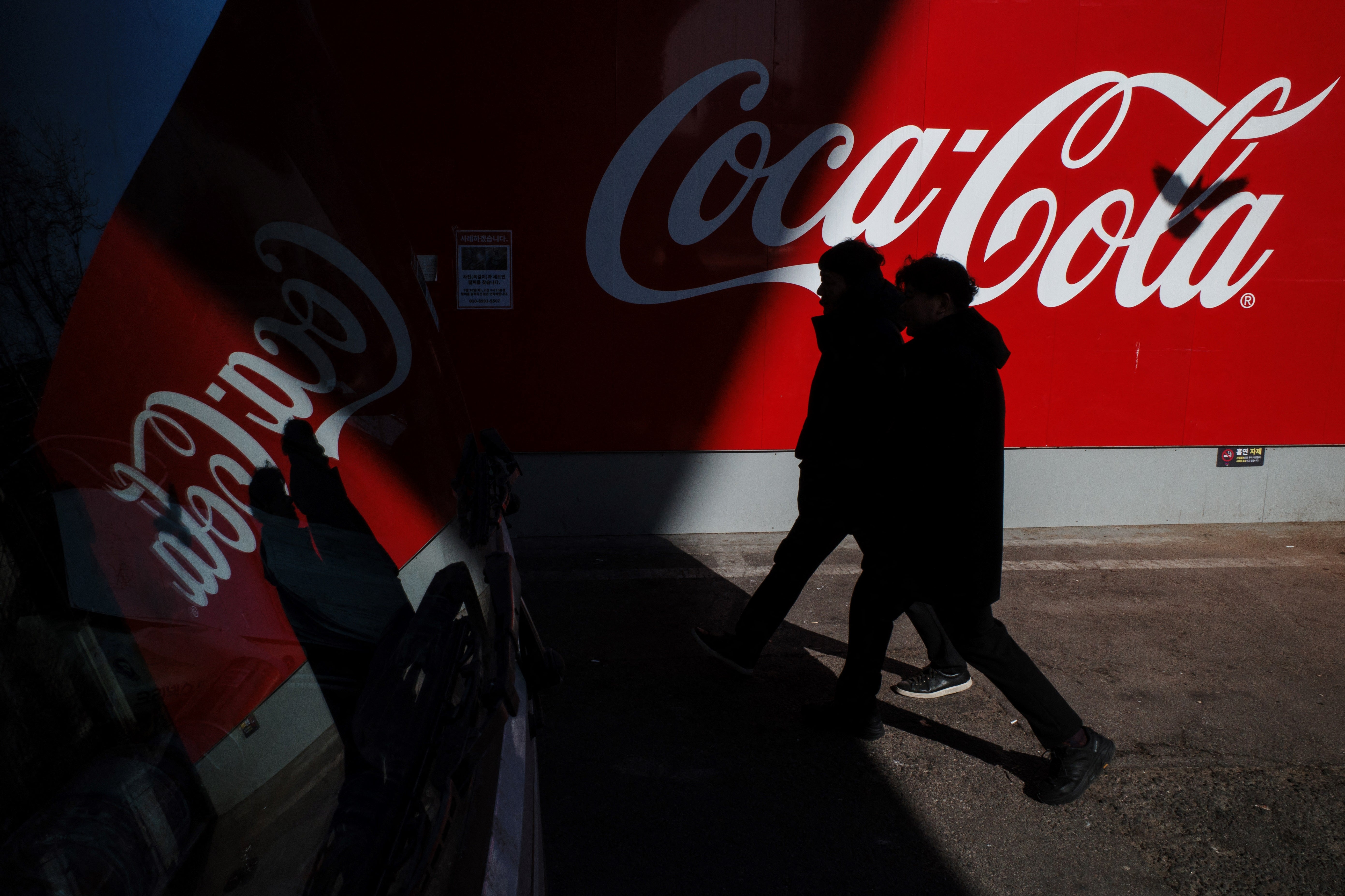 Los miembros de las comunidades latinas boicotean a Coca-Cola ante los rumores de despido de trabajadores y supuestas denuncias a ICE