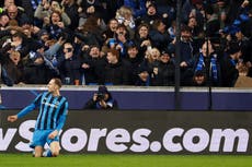 Con un polémico penal, Brujas vence 2-1 a Atalanta en la Liga de Campeones