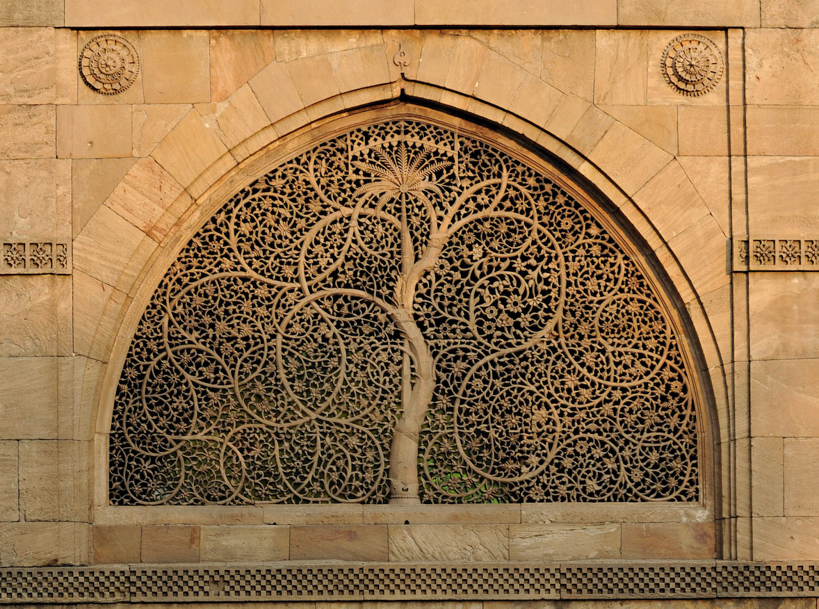 Mezquita de Sidi Saiyyed, construida en 1573, en Ahmedabad, India