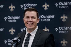 Moore se mantiene optimista en su primera oportunidad como entrenador con Saints