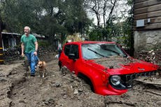 Flujos de escombros golpean a comunidad de California afectada por incendios