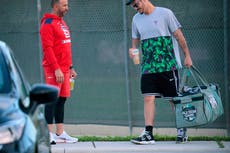 Nolan Arenado se reporta a pretemporada de Cardenales tras fallidos intentos de canje