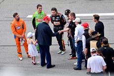 Trump asiste a Daytona 500 y dice que el espíritu de NASCAR ‘impulsará la Edad de Oro de EEUU'