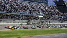 Daytona 500 se reanuda tras larga pausa por lluvia; Trump asiste al inicio de la carrera de NASCAR