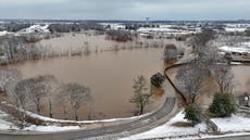 Alertan de un frío peligroso en EEUU tras las inundaciones mortales del fin de semana