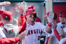 Angelinos: Mike Trout pasa del jardín central al derecho para mantenerse más saludable