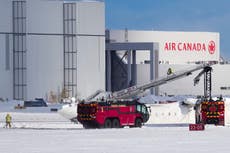 Vuelca avión de Delta Air Lines durante aterrizaje forzoso en aeropuerto de Toronto