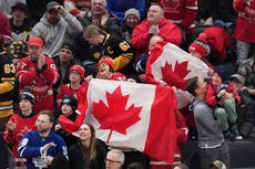 Abuchean levemente himno nacional canadiense en torneo de hockey