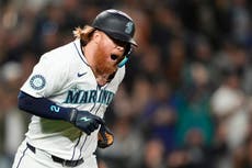 Justin Turner firma contrato de 6 millones de dólares por uno año con los Cachorros
