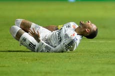 Neymar se une a jugadores que protestan contra canchas de césped artificial en Brasil