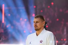 Nikola Jokic cumple 30 años y tiene una de sus mejores temporadas, promediando un triple-doble