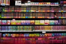 Nueva York demanda a distribuidores de productos de vapeo con sabores que atraen a los niños