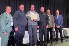 Un vuelo a conferencia de paramédicos en Toronto se convierte en emergencia real para uno de ellos