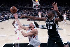 Spurs vencen 120-109 a Suns horas después de perder a Wembanyama por un coágulo en hombro