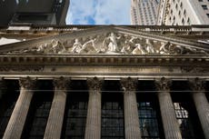 Wall Street cae por preocupaciones de empresas y consumidores sobre aranceles y Washington