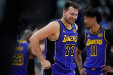 Lakers rompen racha de 9 victorias de Nuggets, con el mejor partido de Doncic por Los Ángeles