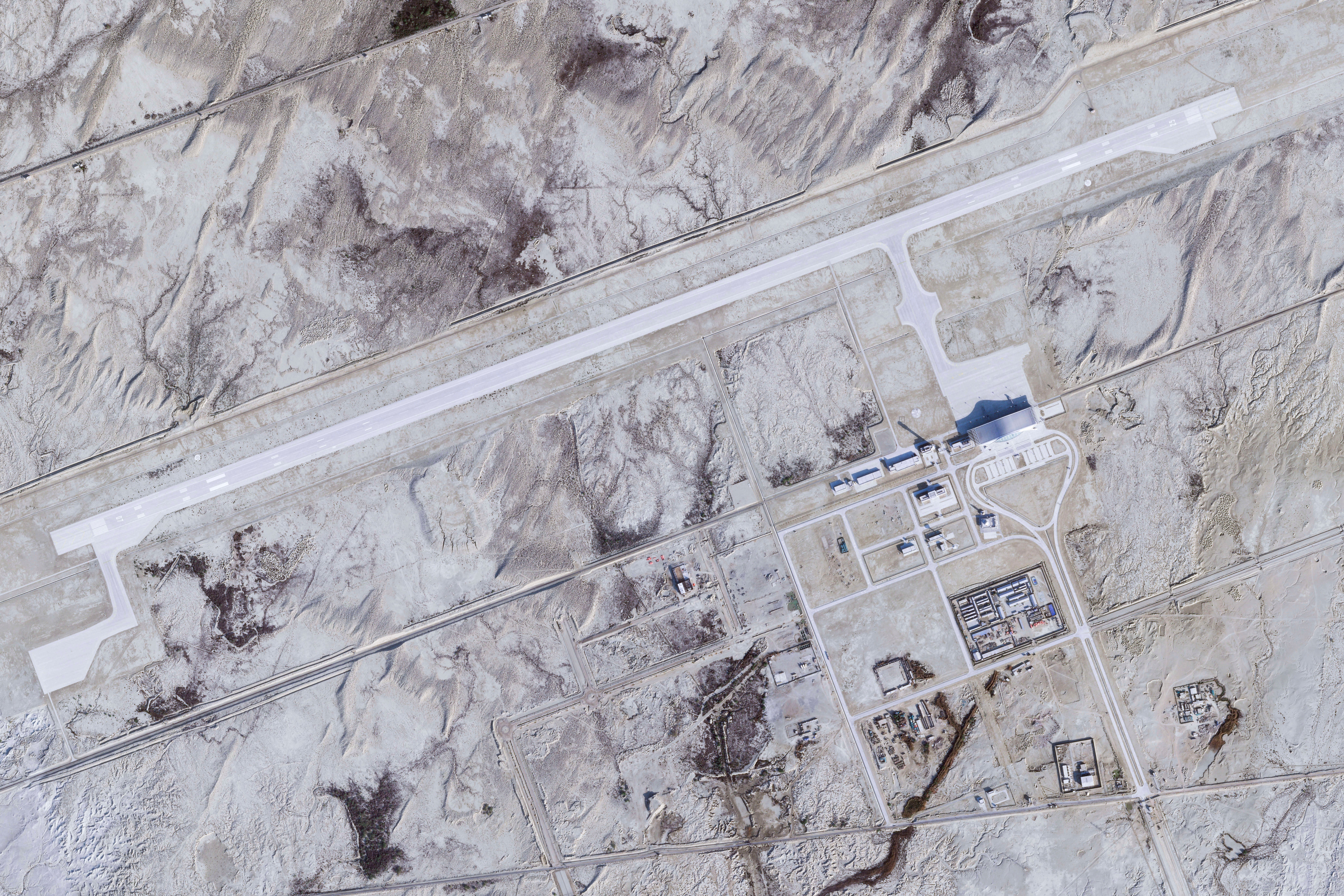 Imagen satelital de Planet Labs PBC que muestra el Nuevo Aeropuerto Internacional de Gwadar, ubicado en las afueras de la ciudad de Gwadar, Pakistán