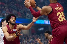 Mitchell anota 33 y Cavaliers, líderes de NBA, vencen 129-123 a Grizzlies