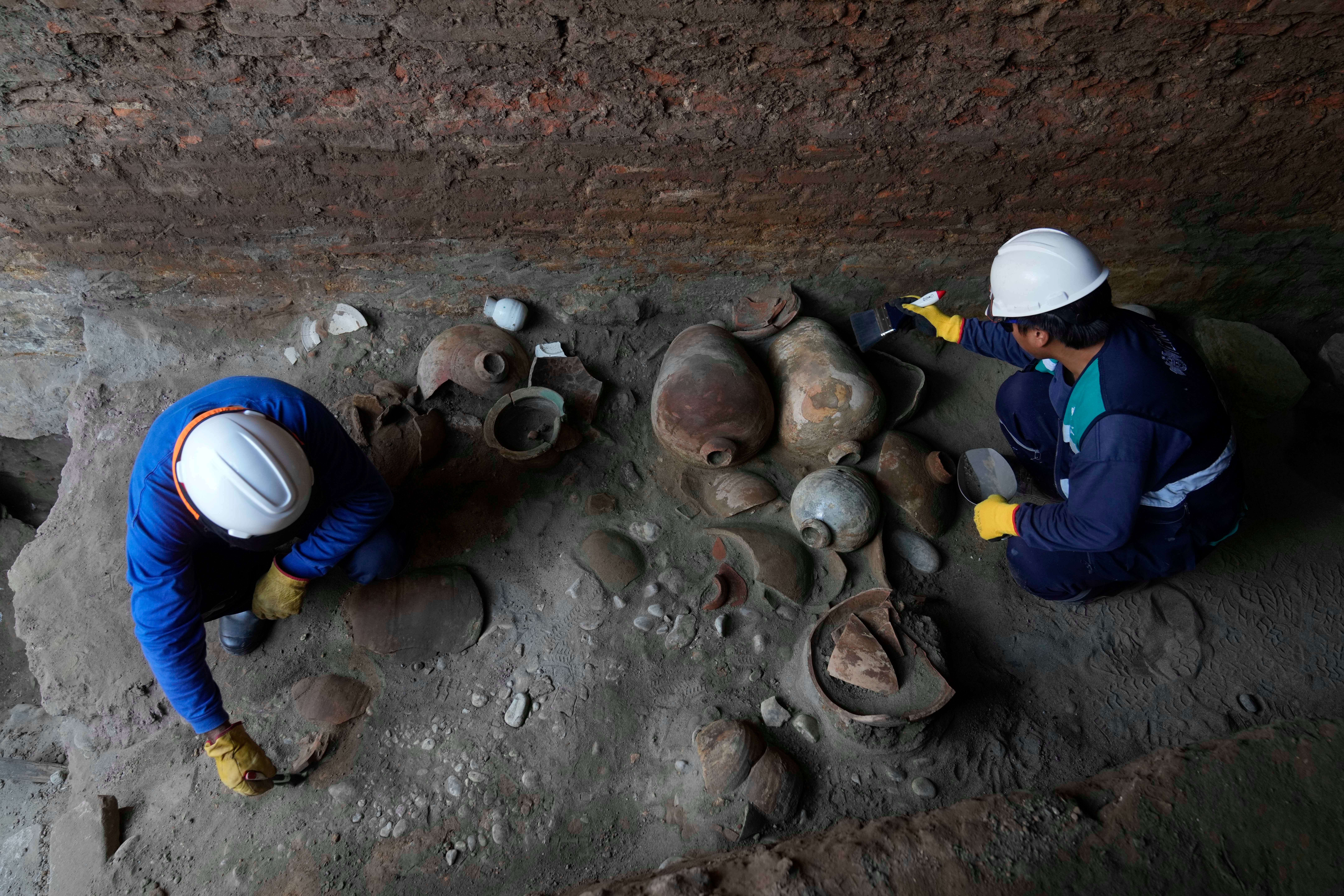 PERÚ-PUENTE COLONIAL