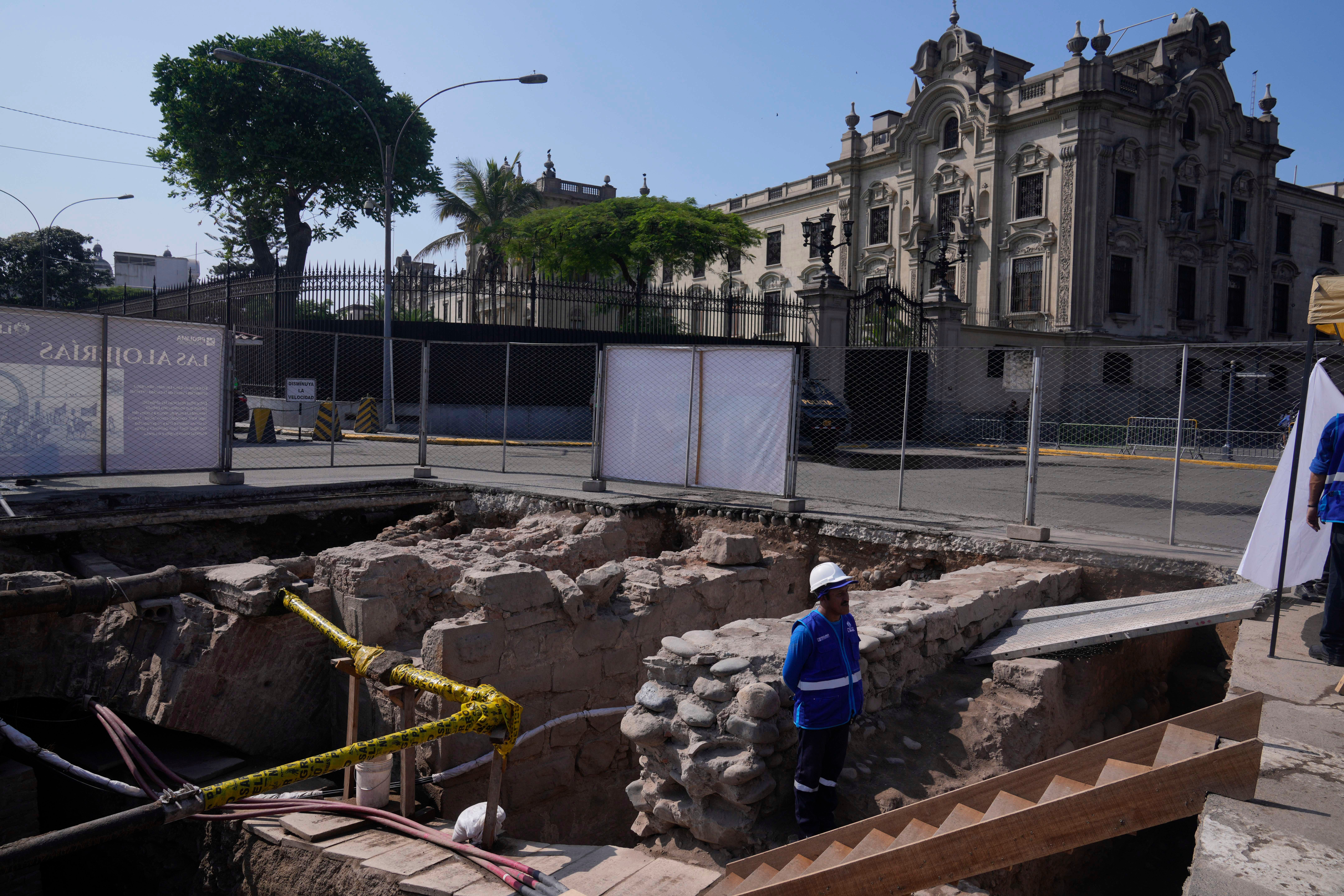 PERÚ-PUENTE COLONIAL