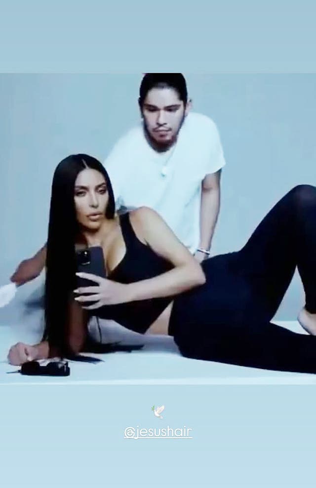 <p>Kim Kardashian rinde un emotivo homenaje a Jesús Guerrero, el estilista de toda la vida de su hermana, tras su repentina muerte</p>