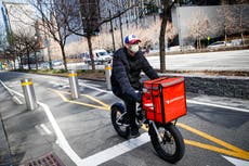 DoorDash pagará a sus repartidores en NY $17 millones por usar sus propinas para cubrir salarios