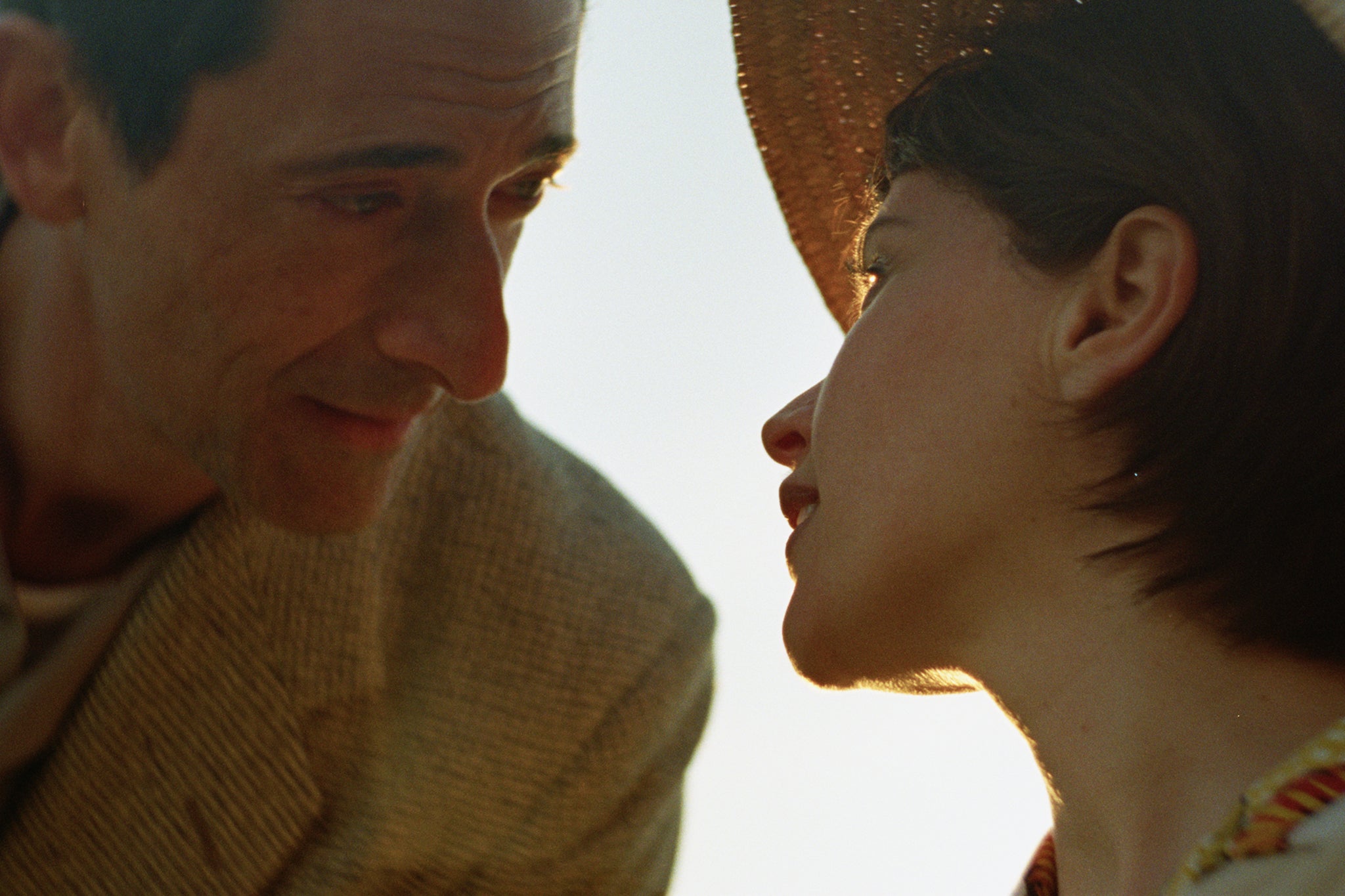 Adrien Brody y Felicity Jones en ‘El Brutalista’