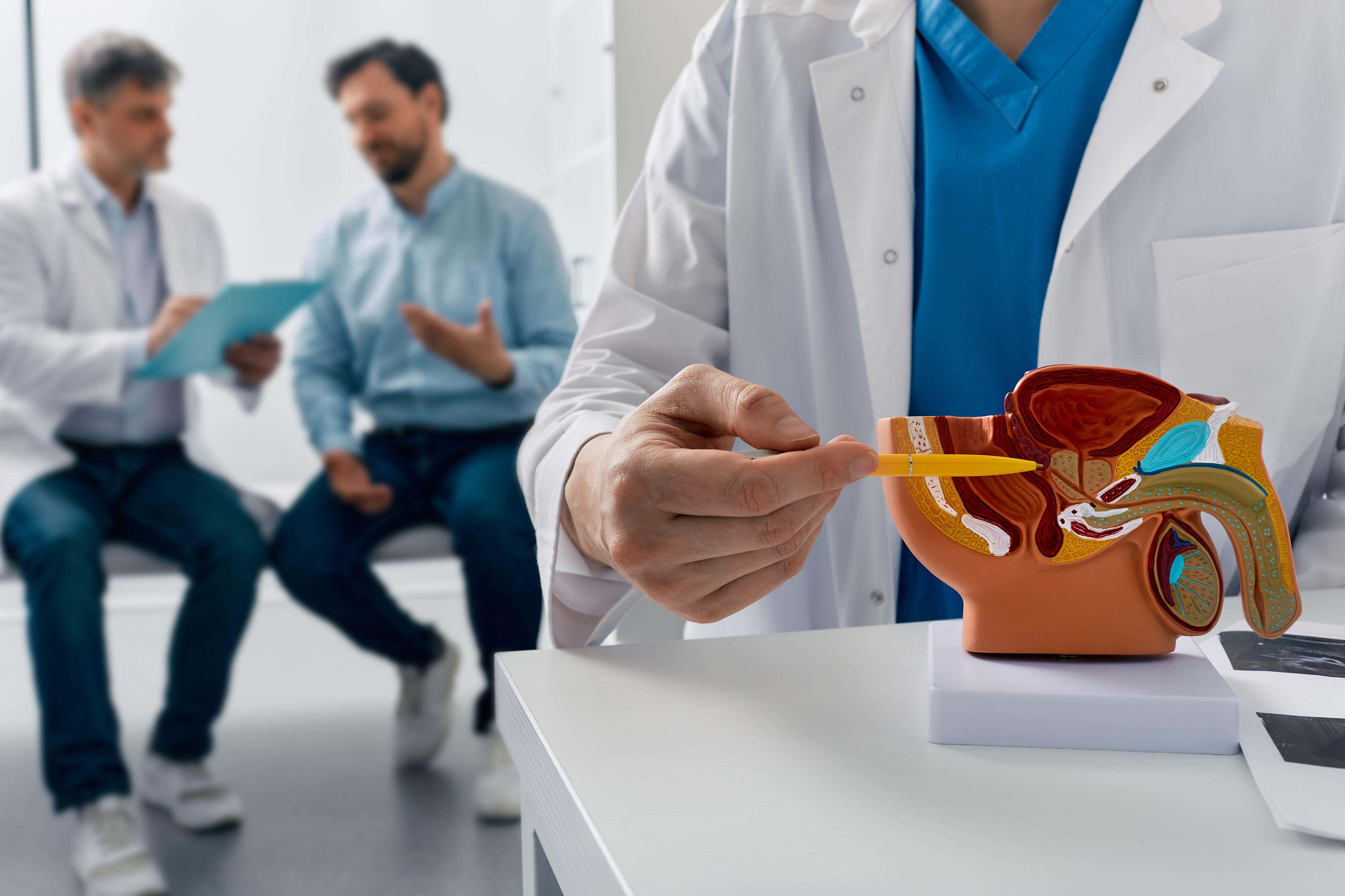 Los hombres mayores de 50 años pueden solicitar a su médico una prueba del antígeno prostático específico, aunque no presenten síntomas