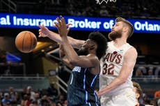 Cavaliers aplastan 122-82 al Magic en su octava victoria consecutiva