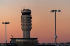 Vuelo de American Airlines interrumpe aterrizaje para evitar choque en aeropuerto de Washington