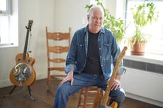 Conoce al músico que enseñó a Timothée Chalamet a tocar la guitarra como Bob Dylan