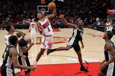 Thompson anota 25 puntos en victoria de Rockets, 118-106 sobre Spurs