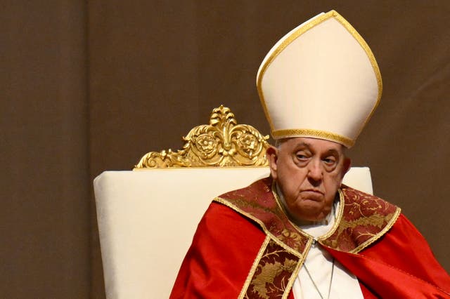 <p>El papa Francisco lleva dos semanas hospitalizado por una compleja infección pulmonar</p>