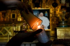 Una oración por Francisco: mexicanos piden por la salud del papa en la catedral capitalina