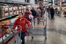 Baja gasto de consumidores en EEUU a pesar de la caída de la inflación