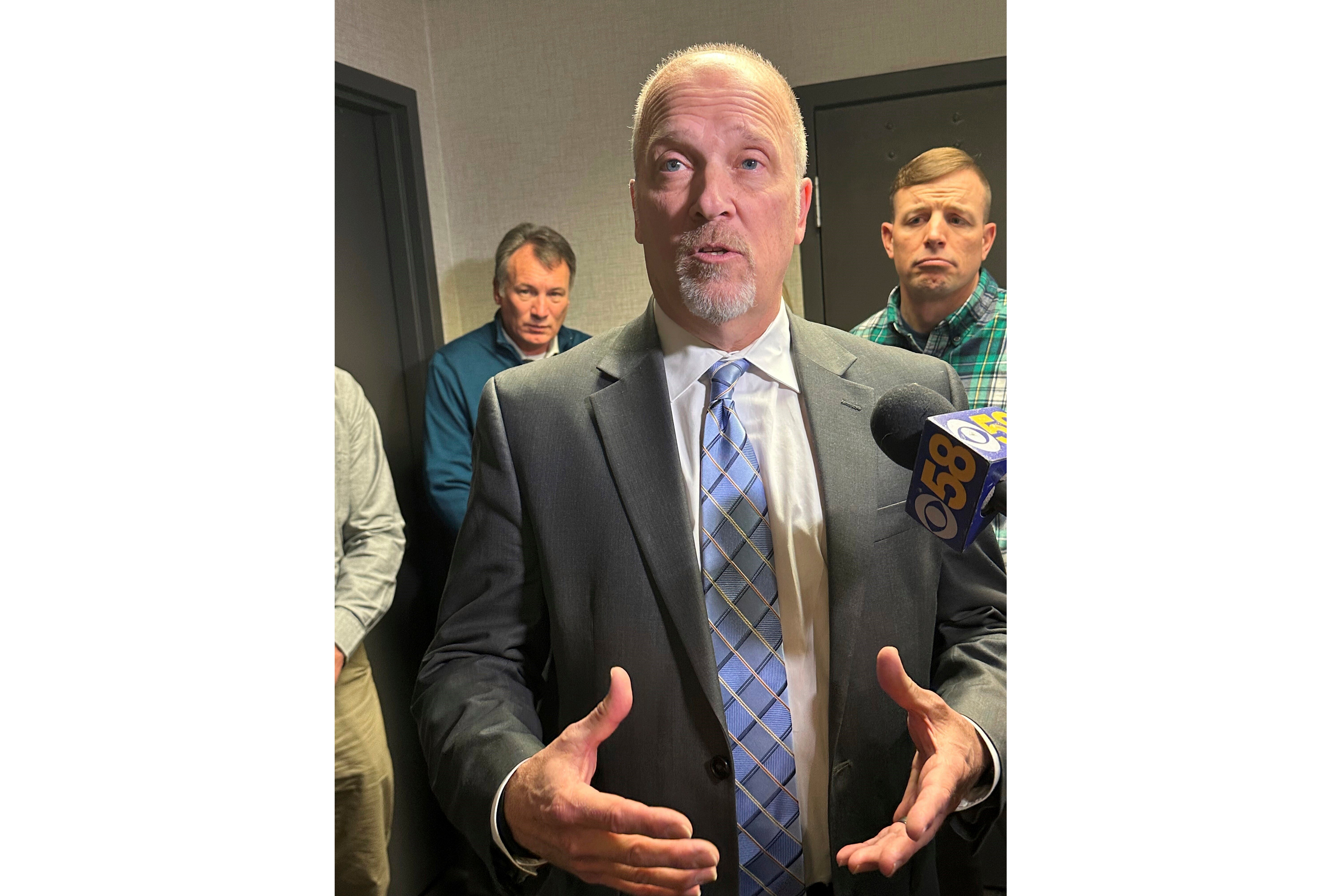 Califican de "repugnantes" las críticas de un candidato a Corte Suprema de Wisconsin contra juezas