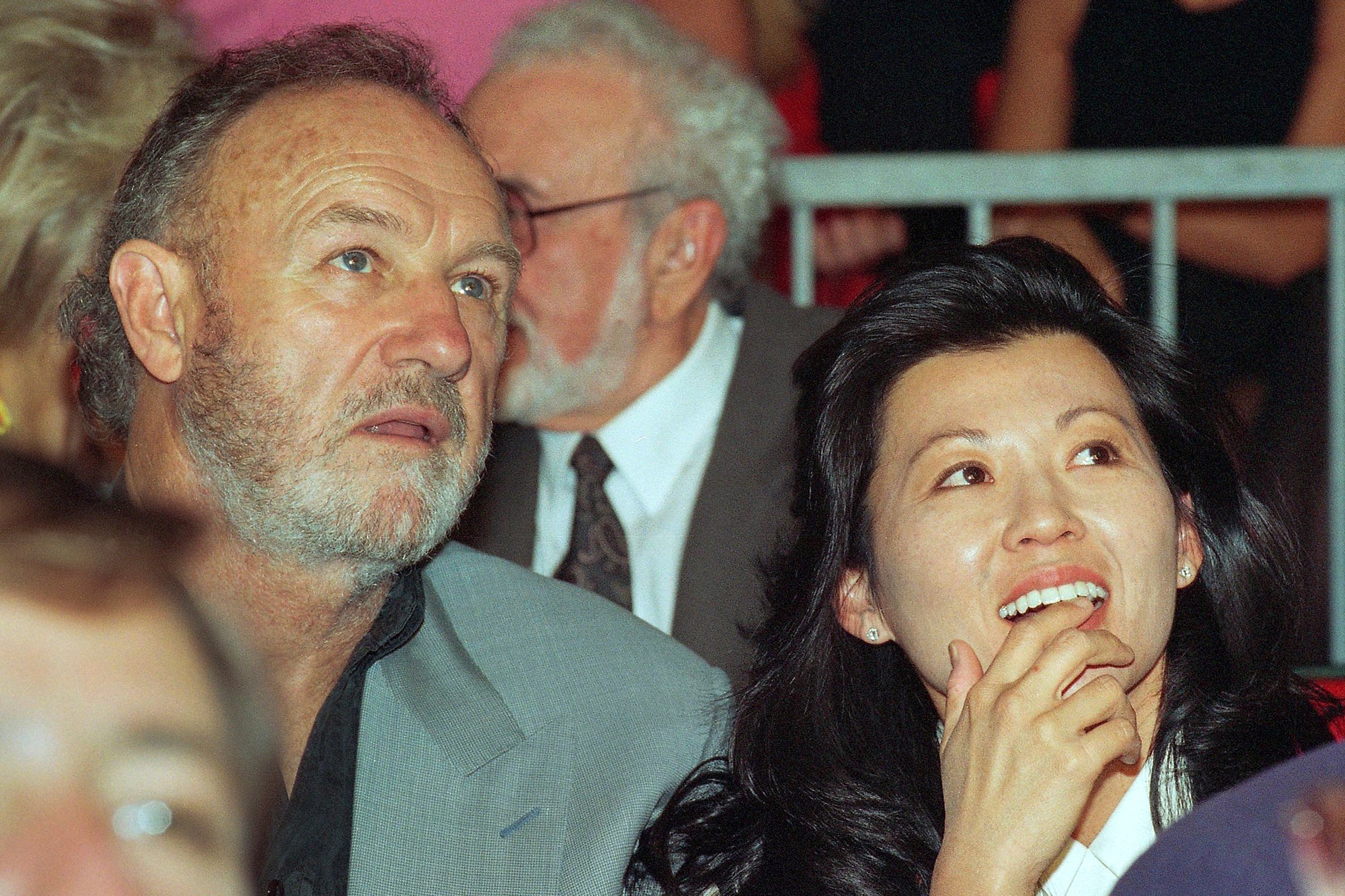 Un forense anunció el viernes que la esposa de Gene Hackman, Betsy Arakawa, murió tras contraer el síndrome pulmonar por hantavirus. El síndrome suele transmitirse a los humanos a través de los roedores