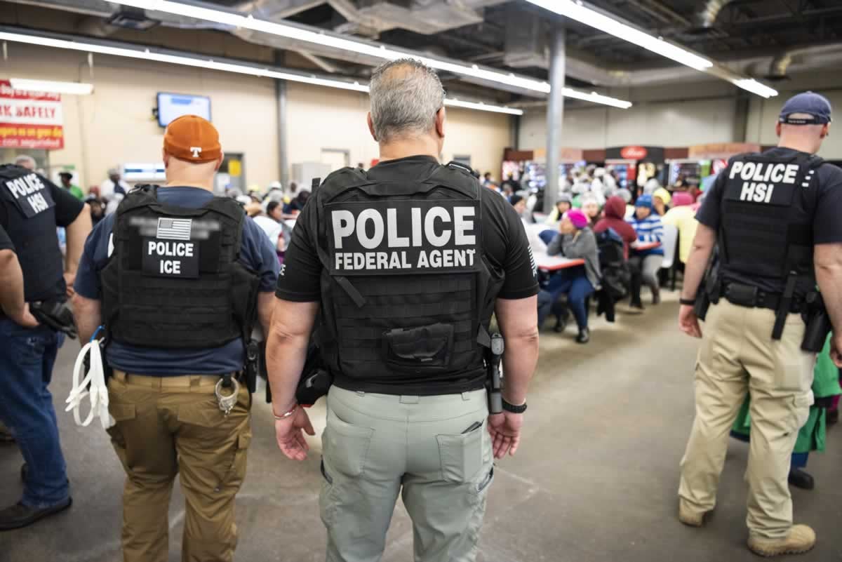 Agentes del ICE intensifican sus esfuerzos contra la inmigración en EE.UU. en el segundo mandato de Donald Trump