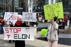 Protestas contra DOGE en tiendas de Tesla apuntan a las ganancias de Elon Musk