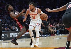 Knicks superaron déficit de 19 puntos para vencer al Heat 116-112 en tiempo extra