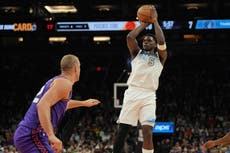 Edwards anota 44 puntos, Randle 20 en su regreso y ayudan a Timberwolves a vencer 116-98 a Suns
