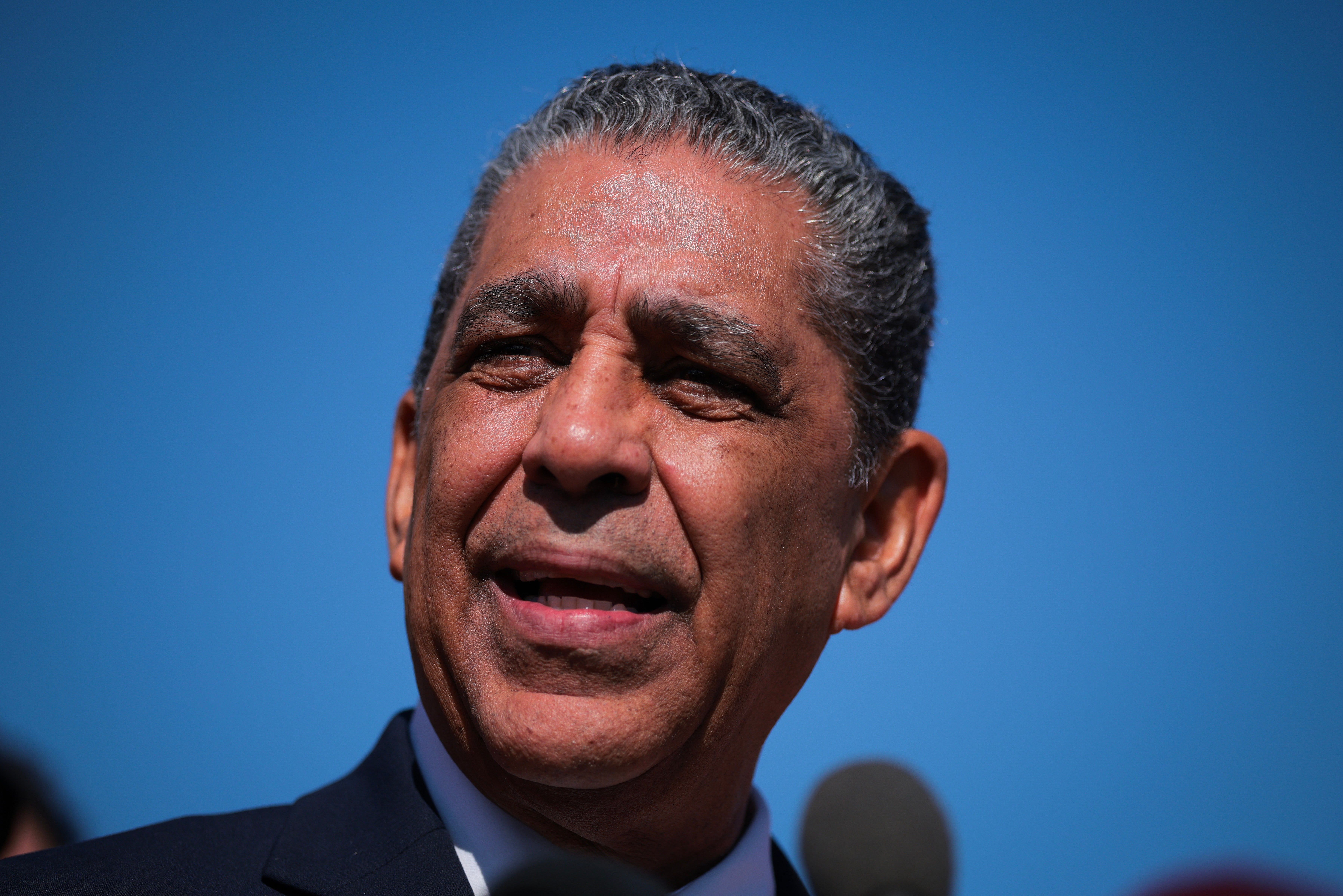 Un tuit del NRCC (Comité Nacional Republicano del Congreso) llamó “inmigrante ilegal” al representante demócrata de Nueva York, Adriano Espaillat