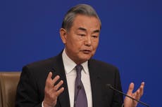Canciller de China critica aranceles de EEUU y acusa a Washington de "enfrentar el bien con el mal"