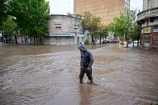 Un muerto, calles anegadas y un hospital evacuado por temporal en ciudad argentina