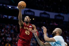 Cavaliers ganan su 13er partido consecutivo, superando 118-117 a los Hornets